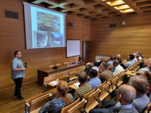 Wykład z udziałem publiczności.